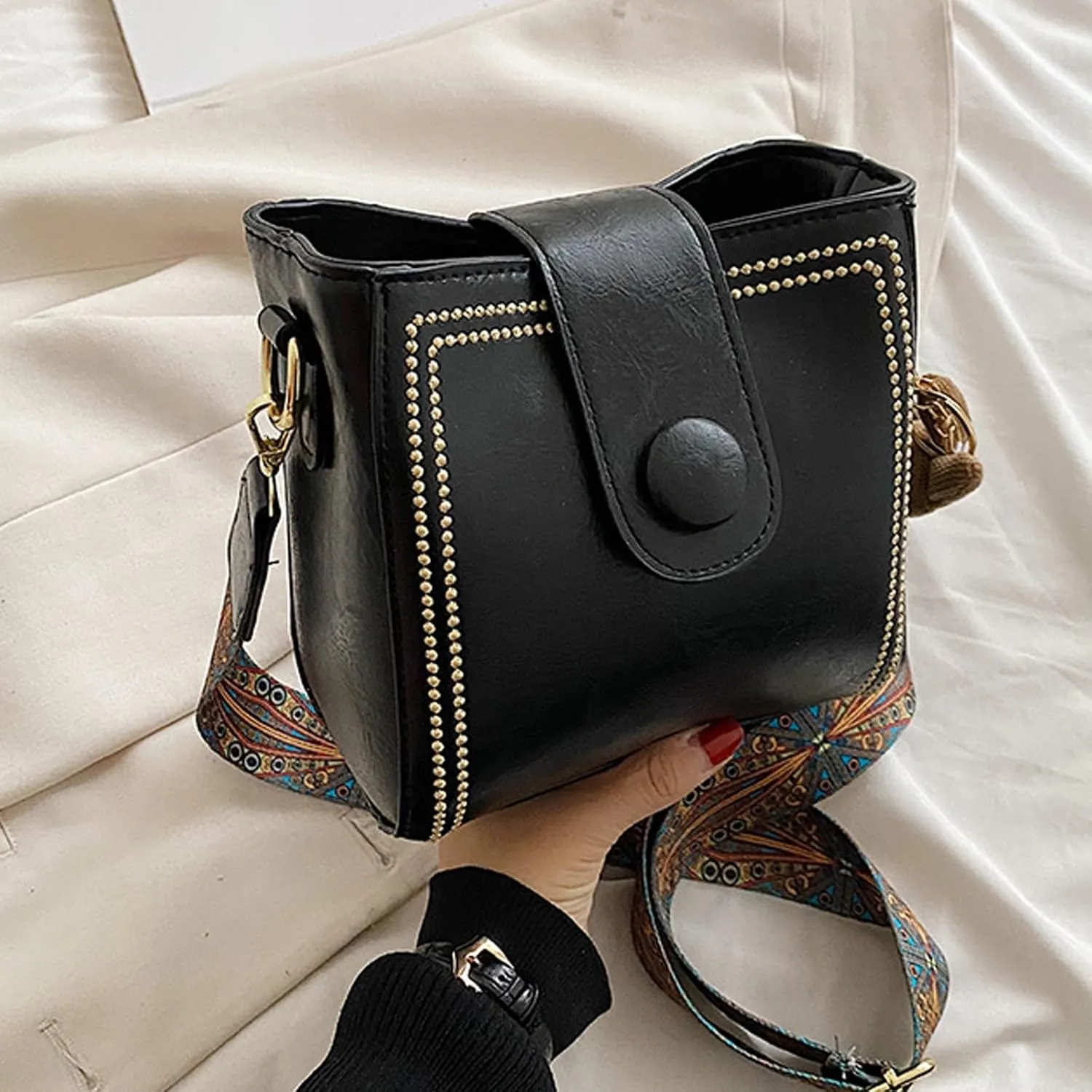 Bootara Bucket Bag for Women Vintage Retro Crossbody Bucket Bags with Adjustable Guitar Strap Trendy Leather Handbags