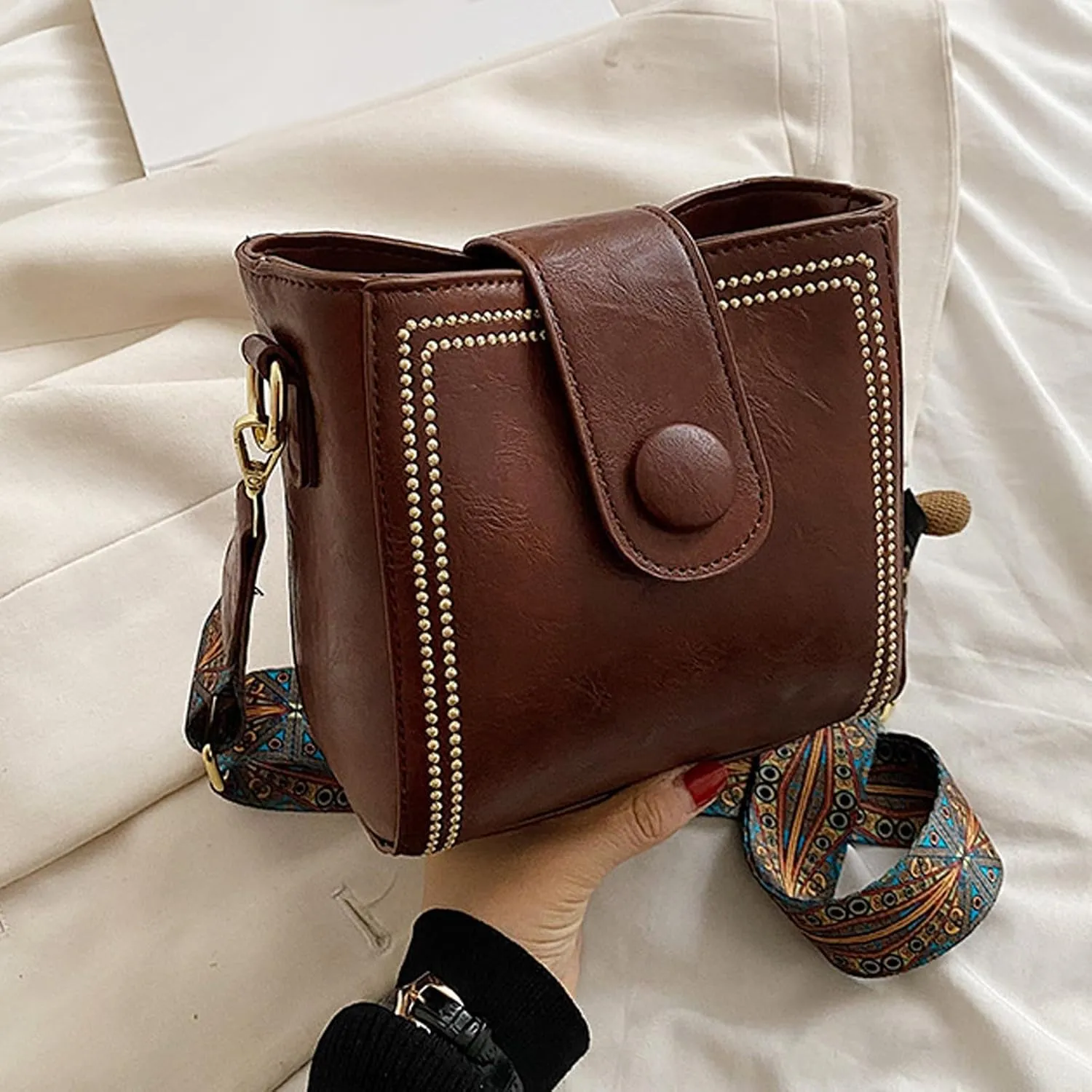 Bootara Bucket Bag for Women Vintage Retro Crossbody Bucket Bags with Adjustable Guitar Strap Trendy Leather Handbags