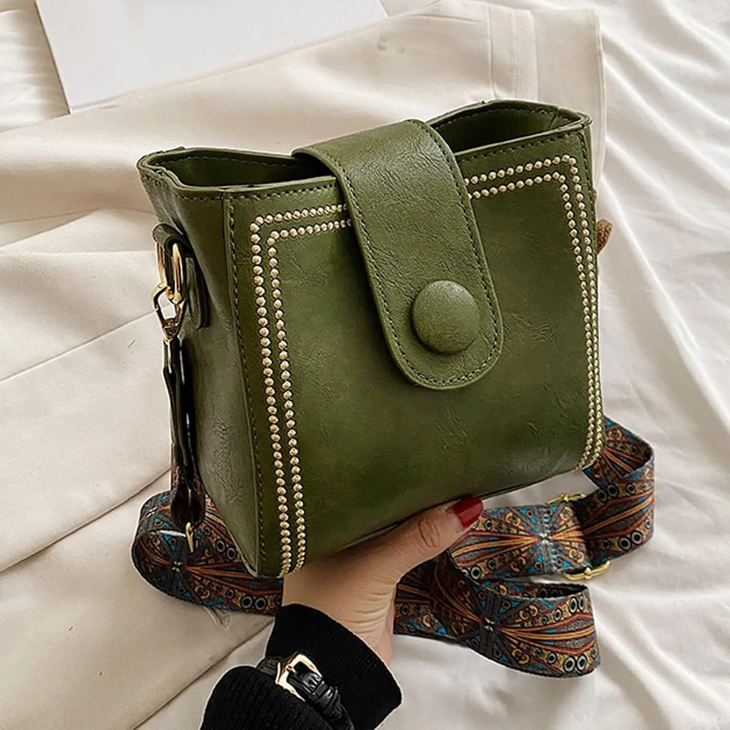 Bootara Bucket Bag for Women Vintage Retro Crossbody Bucket Bags with Adjustable Guitar Strap Trendy Leather Handbags